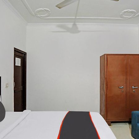 Collection O Mayank Guest House Near Iskcon Temple Noida Kālkāji Devi Extérieur photo