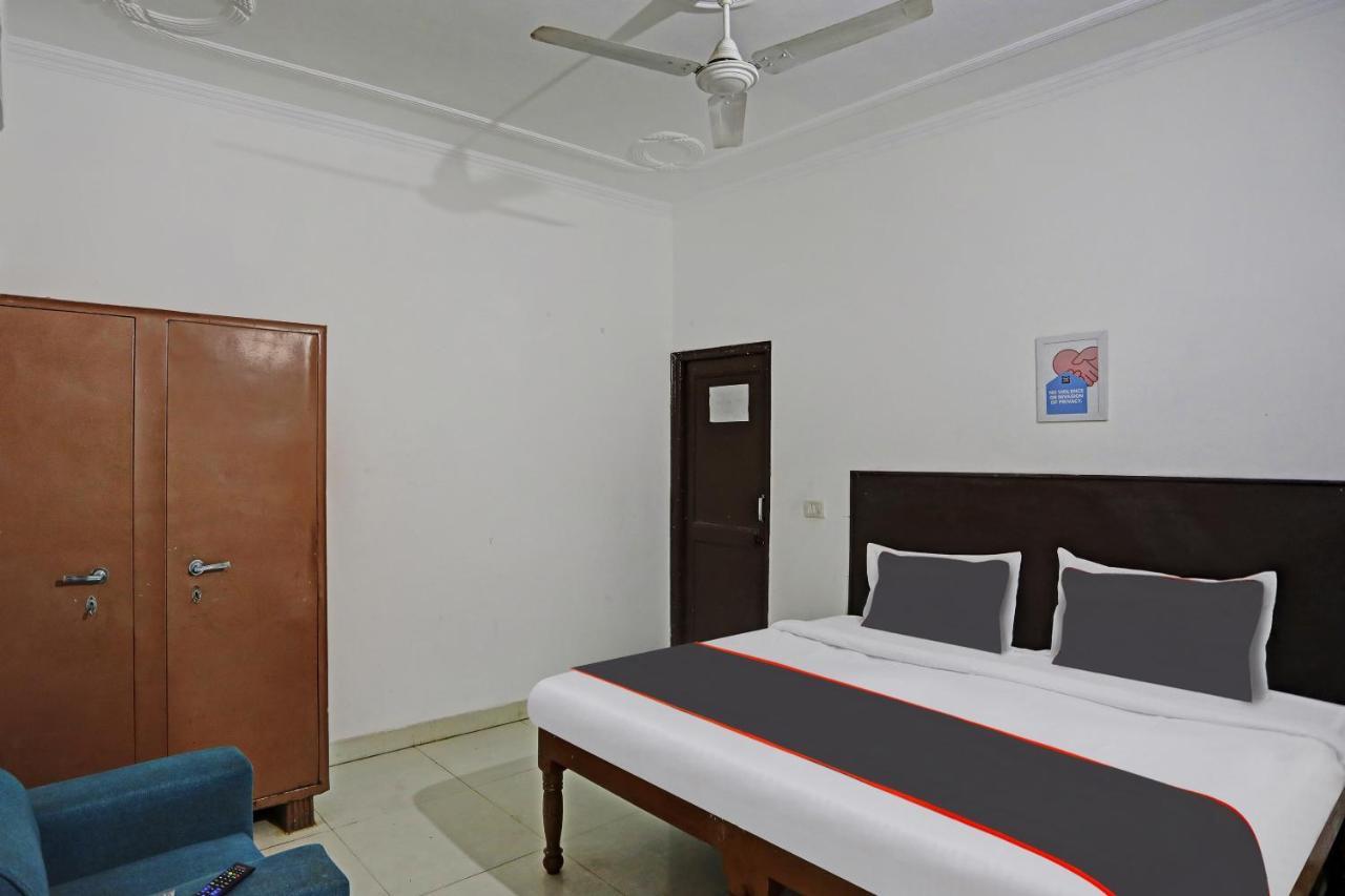 Collection O Mayank Guest House Near Iskcon Temple Noida Kālkāji Devi Extérieur photo