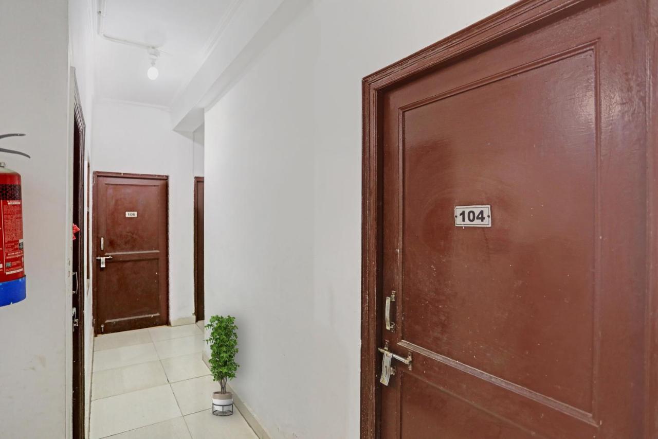Collection O Mayank Guest House Near Iskcon Temple Noida Kālkāji Devi Extérieur photo