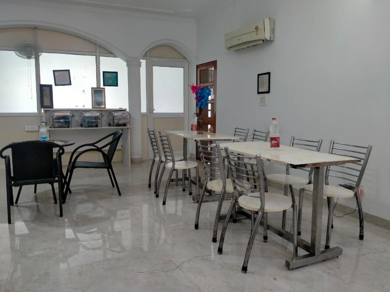 Collection O Mayank Guest House Near Iskcon Temple Noida Kālkāji Devi Extérieur photo
