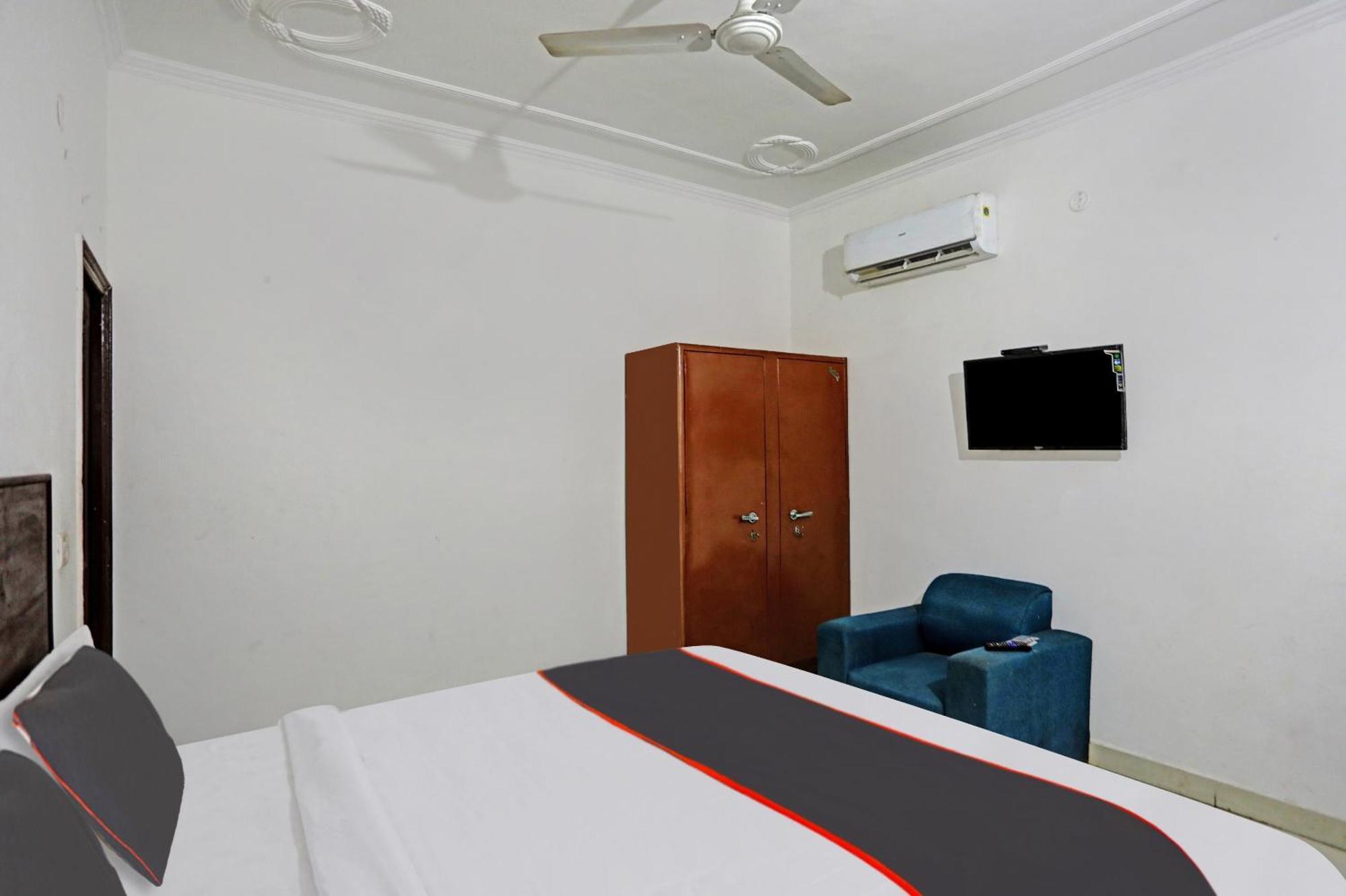 Collection O Mayank Guest House Near Iskcon Temple Noida Kālkāji Devi Extérieur photo