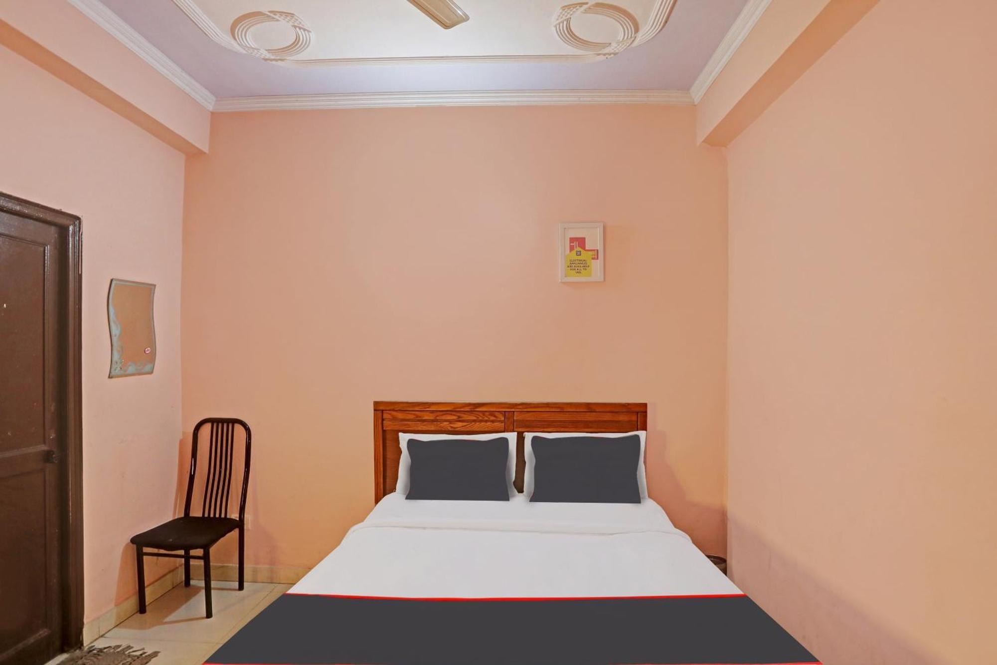 Collection O Mayank Guest House Near Iskcon Temple Noida Kālkāji Devi Extérieur photo