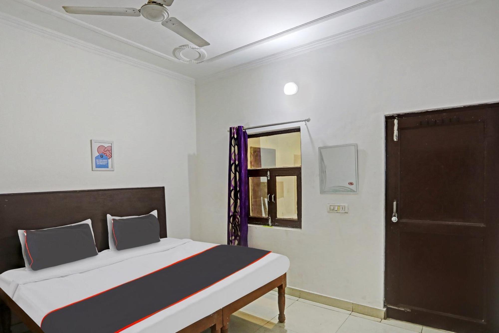 Collection O Mayank Guest House Near Iskcon Temple Noida Kālkāji Devi Extérieur photo