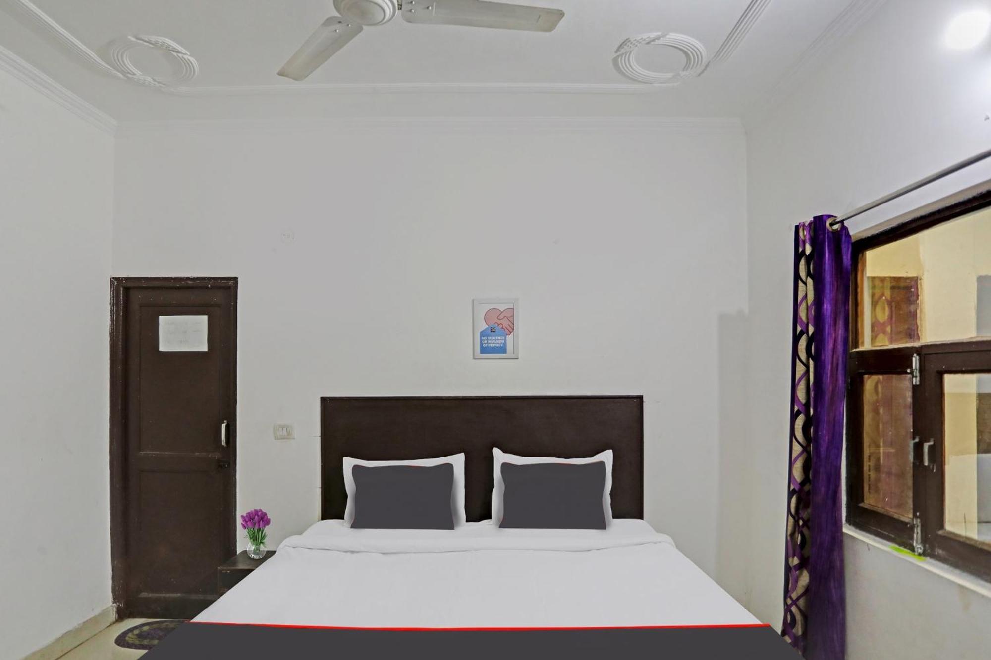 Collection O Mayank Guest House Near Iskcon Temple Noida Kālkāji Devi Extérieur photo